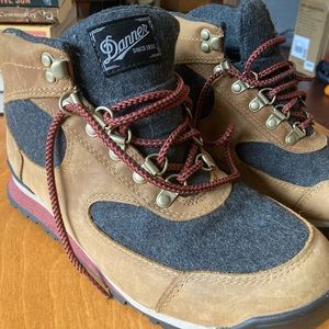 Dinner Jag hiking boots